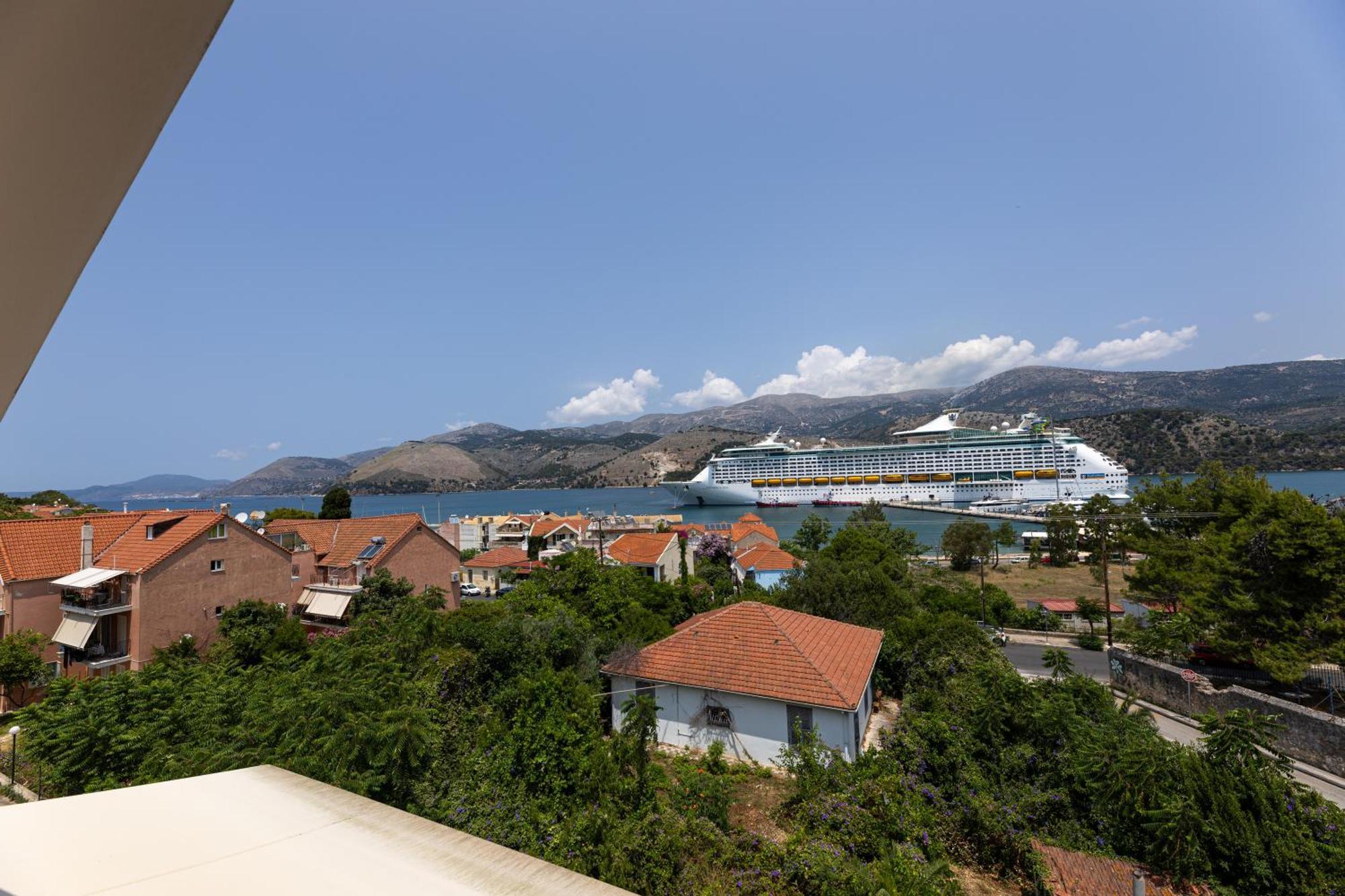 Domus City Apartment Argostoli  Bagian luar foto